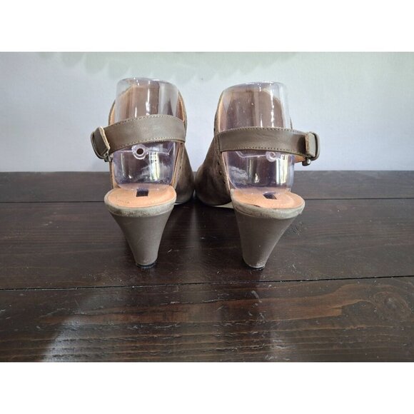 EUC Tahari Elton Gray Suede Peep-Toe Mule Pumps/Sz. 8M - Picture 6 of 9